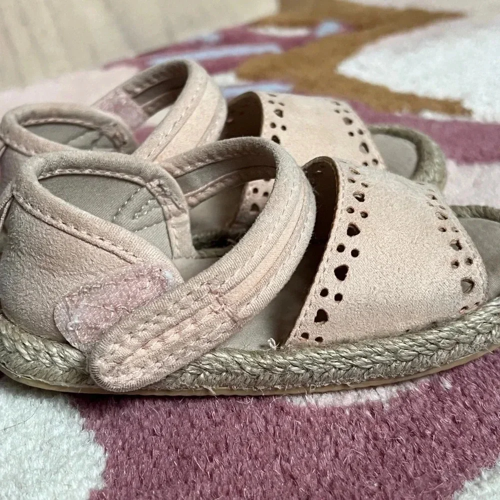 H&M baby girl shoes sandals espadrilles suede hearts blush pink beige toddler